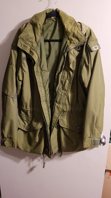 canadian military cold weather jacket parka m/l in Men's in Edmonton