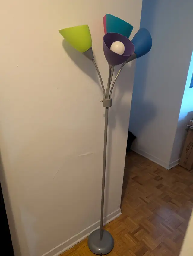 Ikea Floor Lamp in Indoor Lighting & Fans in City of Montréal - Image 2