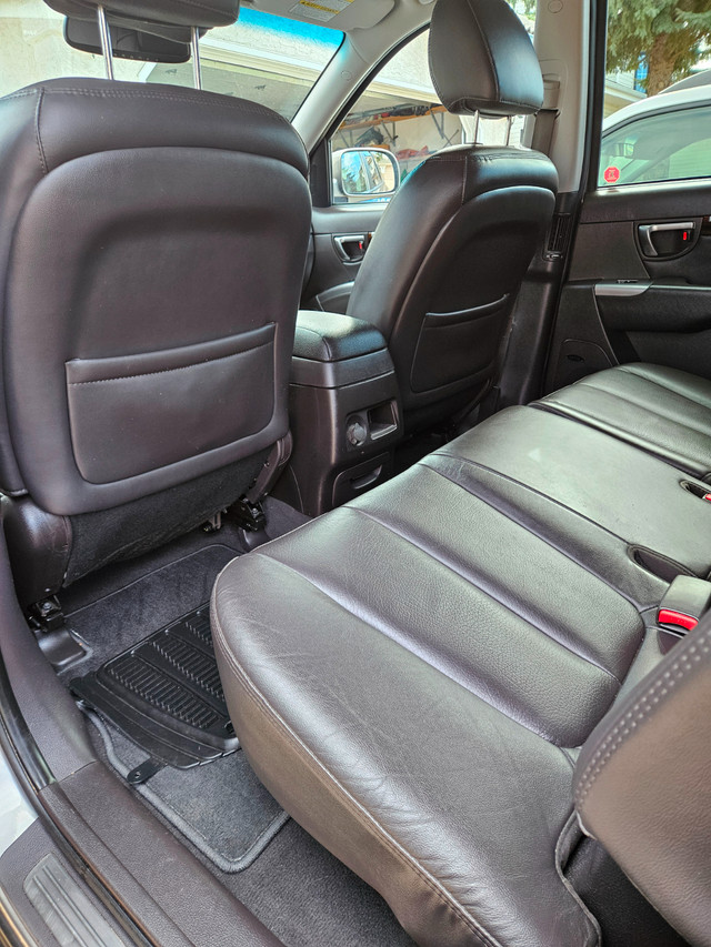 2011 Hyundai Santa Fe AWD V6 Limited in Cars & Trucks in Edmonton - Image 4