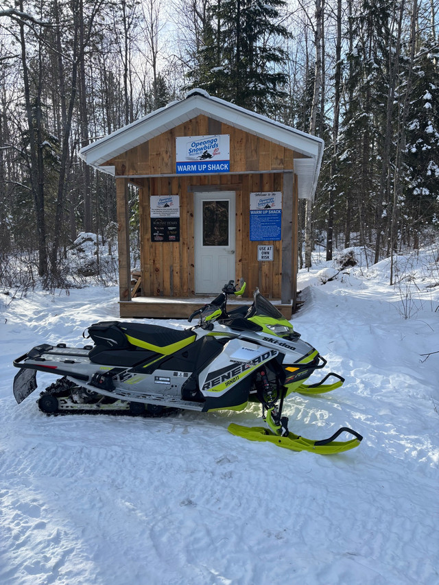 Skidoo xrs 850 in Snowmobiles in Renfrew - Image 3