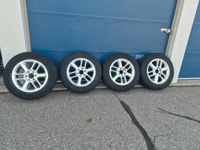 Set of 4 complete wheels from 2006 GMC Envoy Denali (top trim level) 4 center caps included Will fit...