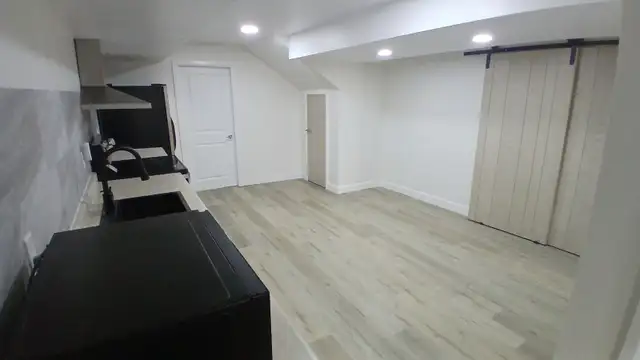 Legal Walkout 2 Bed Basement Appartment for Rent in Waterdown in Long Term Rentals in Hamilton - Image 3
