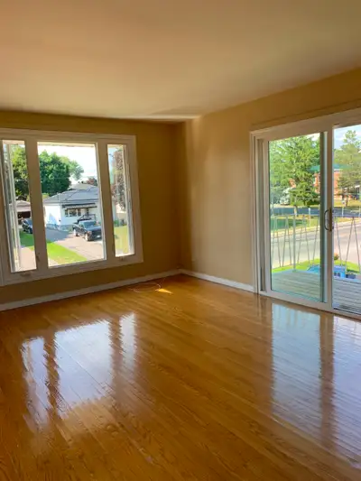 2 bedroom, bright and spacious, newly renovated, beautiful hardwood floors. Balcony, air conditionin...