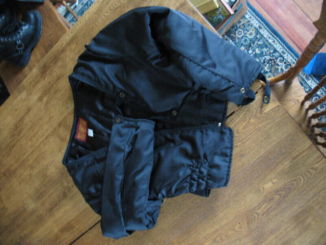 Leather jacket - women's size 14 in Women's - Tops & Outerwear in Oshawa / Durham Region - Image 4