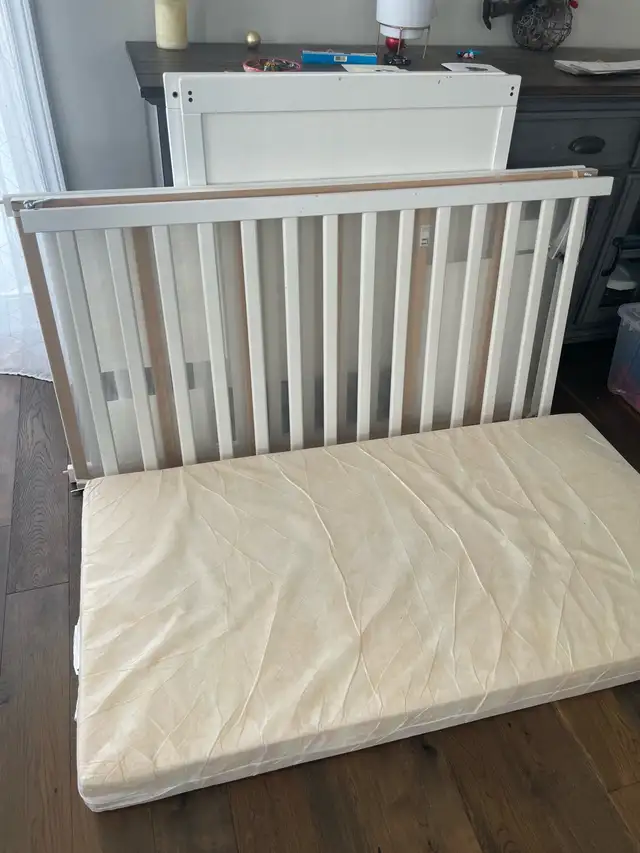 convertible crib-toddler bed with mattress in Cribs in Peterborough - Image 3