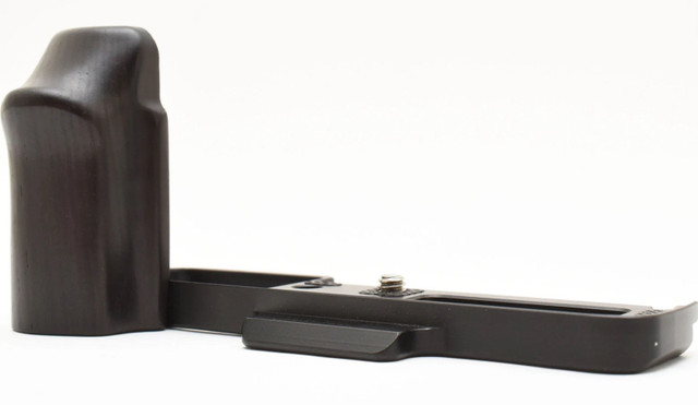 WEPOTO GP-XPRO 3 Hand Grip Ebony Wood for Fujifilm X-PRO3 in Cameras & Camcorders in Chatham-Kent