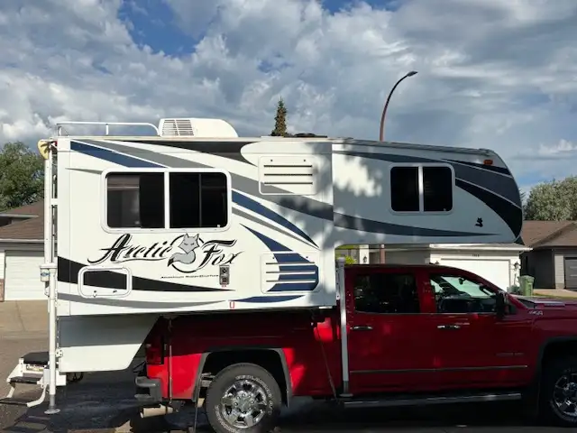 2015 Northwood Arctic Fox 811 Truck Camper in Travel Trailers & Campers in Lloydminster - Image 4