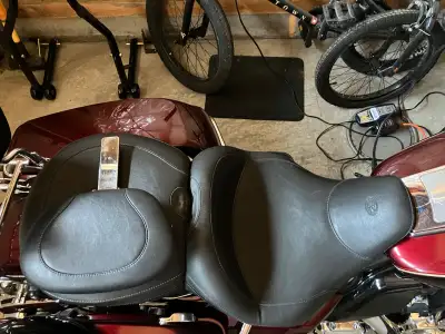 I'm selling a used Mustang touring seat, designed for ultimate comfort on those long rides. This sea...