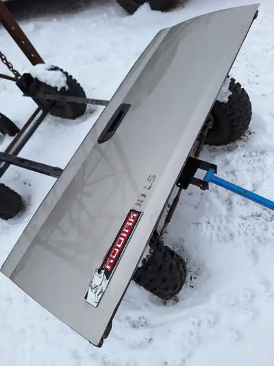 Gmc canyon rust free tailgate $200 may trade for tools or other truck parts