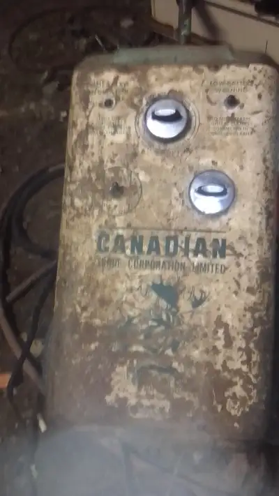 Older portable battery charger. 120 volts. Amp meter doesn't seem to work but it puts out a measured...