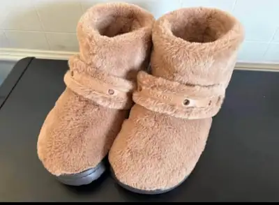Crocs Unfurgettable boots W8, M6, View more