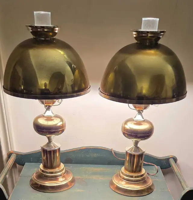 Pair of VTG Brass Hurricane Table Lamp / Art Deco Inspired 70s in Indoor Lighting & Fans in City of Toronto - Image 4