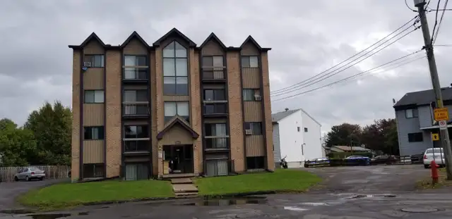 ST-JÉRÔME PETIT 3 1/2 à 1 080$ SEMI-MEUBLÉ, CHAUFFÉ, WIFI !