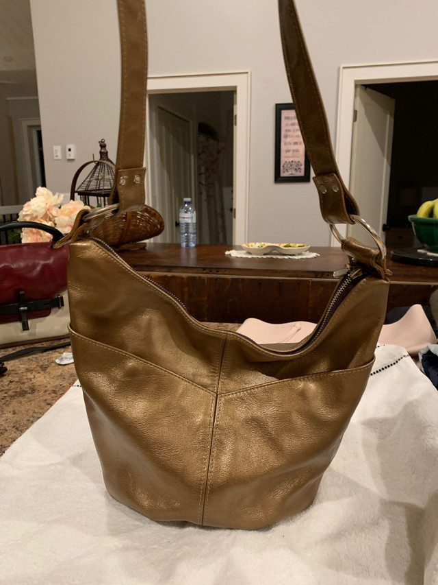Fierce hand bag in Women's - Bags & Wallets in Trenton - Image 2