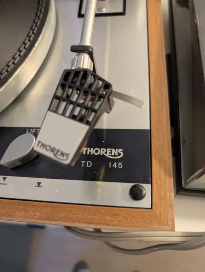 In great working condition. Suspension feels good. Slight wear on dust cover. Requires new needle.