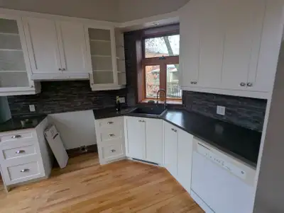 Superbe 4 et demi disponible dès le 1 Mars! 4 ½ au dernier étage dans un immeuble situé au cœur du q...