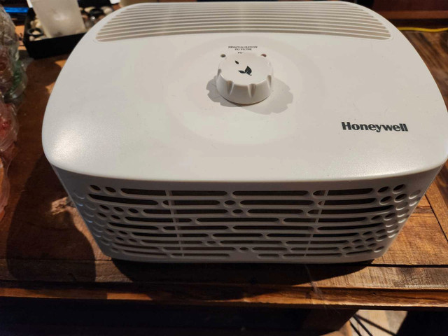 Honeywell Air Purifier  in Other in Kawartha Lakes - Image 2
