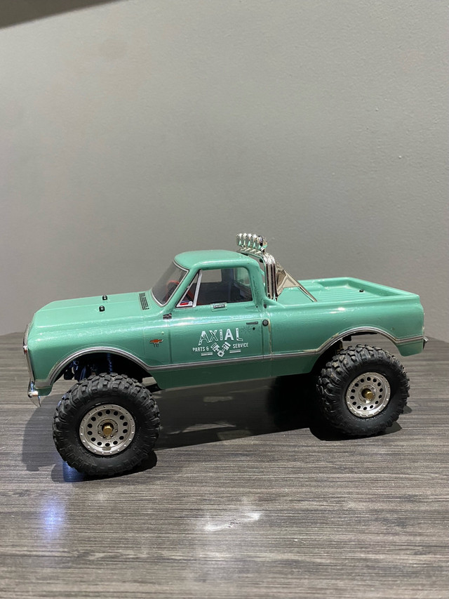Axial scx25 c10 with upgrades (no charger) 2 batteries in Hobbies & Crafts in City of Toronto - Image 3