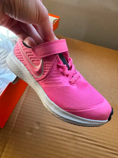 Nike Star Runner 2 running shoes. These lightweight runners are barely used and look new. Size 1Y (E...