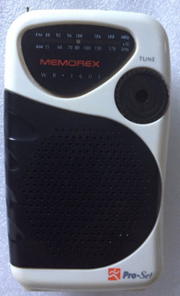 Vintage Memorex Portable AM/FM Radio