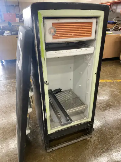 Vintage GE fridge - working. Lost interest in the project. Could be made into a smoker.