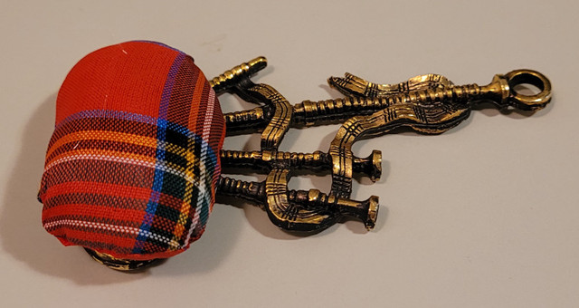 Vintage Rare Scottish Brass Bagpipe Ornament with Red Tartan in Arts & Collectibles in Oshawa / Durham Region - Image 3