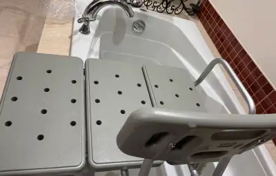 Chaises pour bain et douche. Comme neuf!