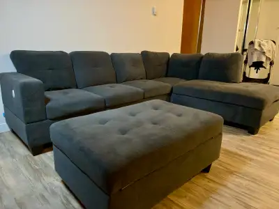 Right-facing Sectional Sofa w/ Matching Storage Ottoman., View more