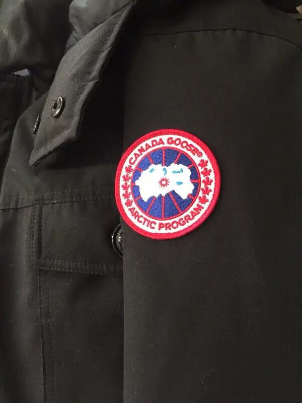 Canada Goose | Banff Parka | Black -  Size Small in Men's in City of Toronto - Image 7