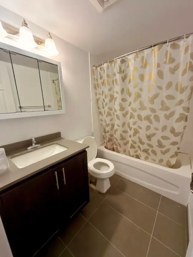Furnished private room with private bath in Room Rentals & Roommates in City of Toronto - Image 6