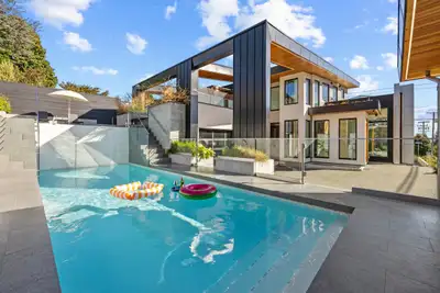 [MA2] Seasonal Luxury Modern Smart House · Mid/Long-Term Rental ※ Notice: Rates for this property va...