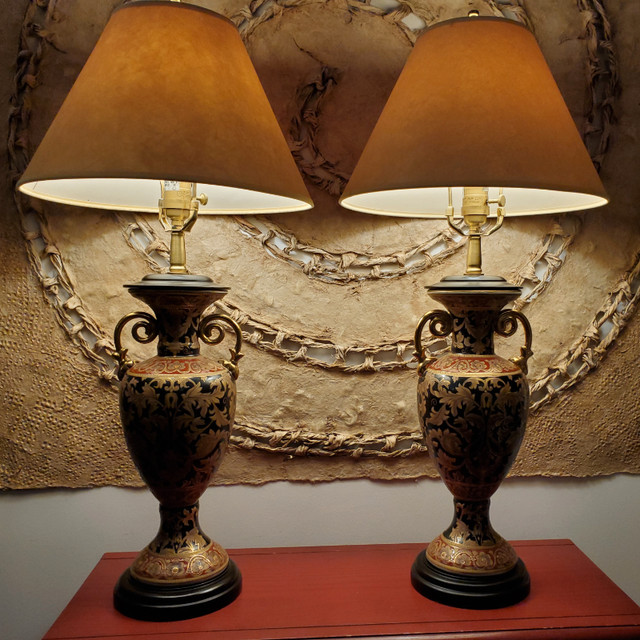 VINTAGE  TABLE LAMP in Arts & Collectibles in City of Toronto