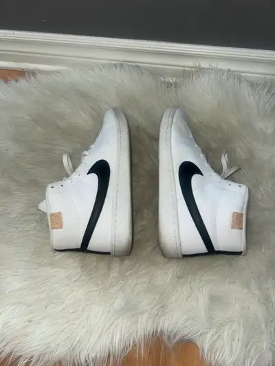 Nike court royal 2 shoes for men size 10 like new, View more