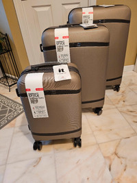 IT 3 Piece Hard sided Expandable Suitcases – Brand New