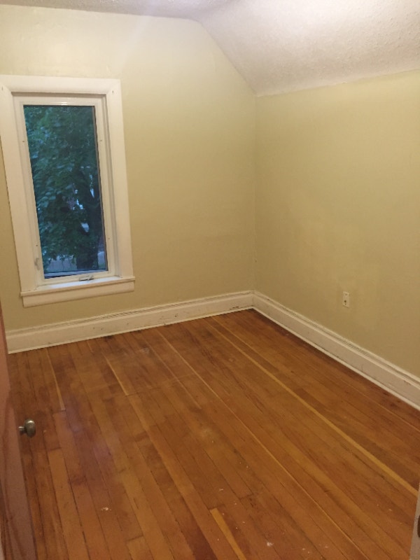 For Rent 3 Bedrooms Includes Utl. Near UWinnipeg Long Term