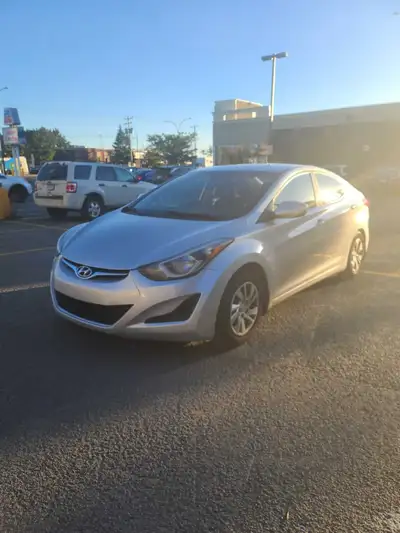 À vendre : Hyundai Elantra 2015 Moteur : 1.8L – 4 cylindres Kilométrage : 260 000 km Couleur : Argen...