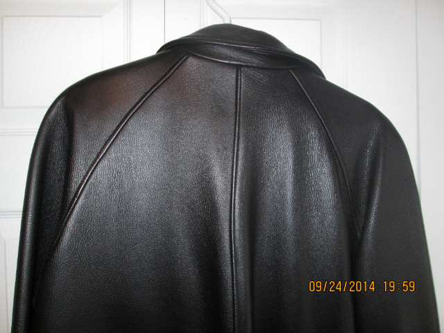 Lady's Leather Coat: Size CAN-XL/TG (3 Ft. Long) : Lady's in Women's - Tops & Outerwear in Kingston - Image 4