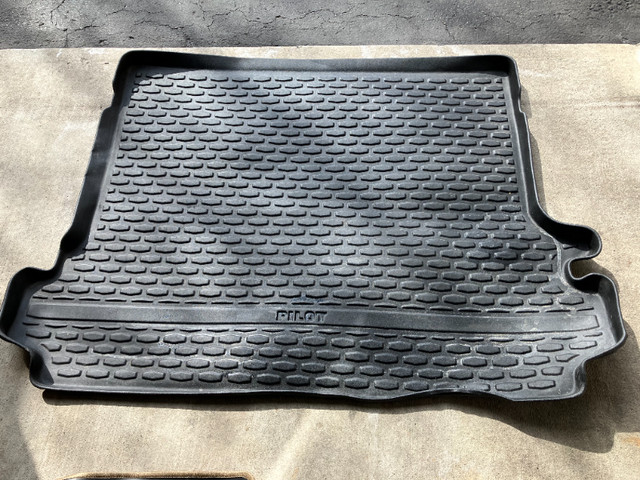 Honda Pilot 2008 OEM Rubber Mats Cover HeadRest in Other in City of Toronto - Image 3