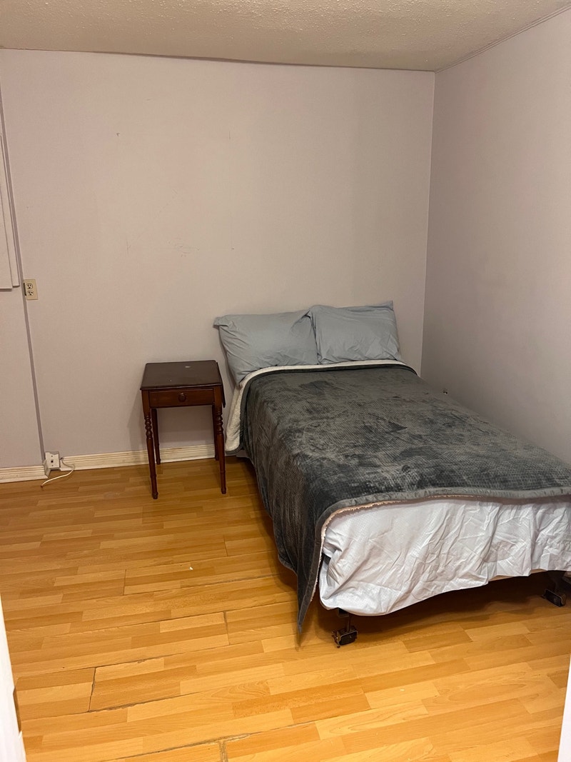 Beautiful bedroom in Hull available in a 3 bedroom unit Long Term Rentals Ottawa Kijiji