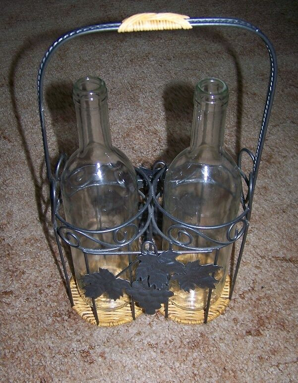 Grapevine Bottle Caddy in Home Décor & Accents in London - Image 2