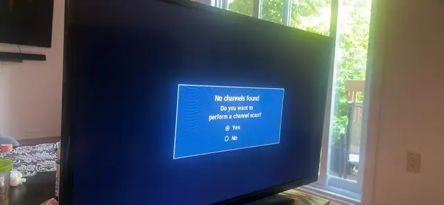 TV 32 inch  in TVs in Ottawa - Image 4