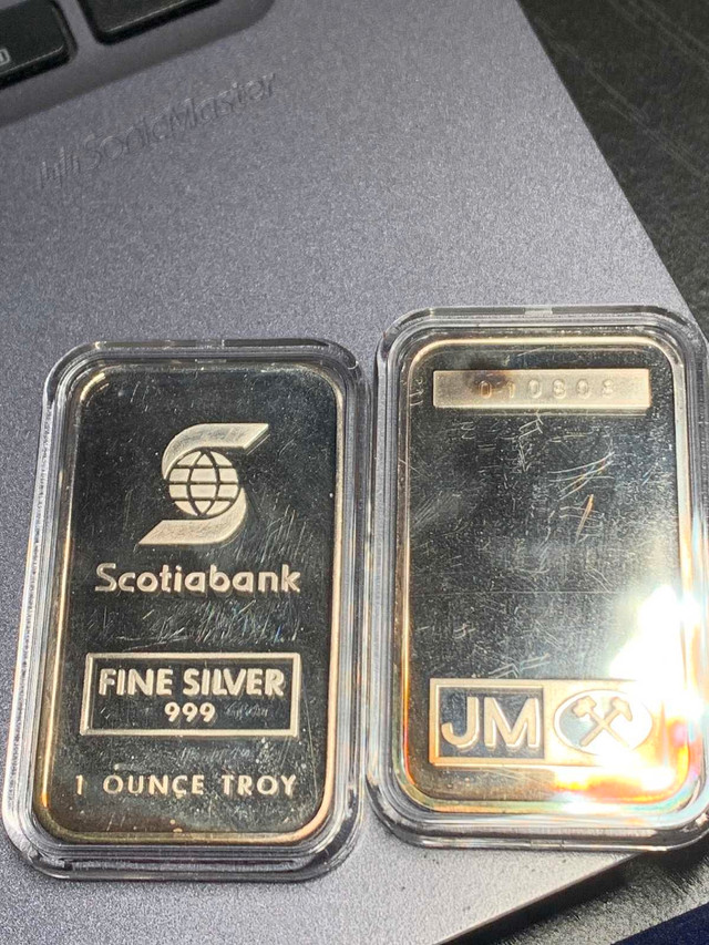 Looking to buy your old silver  in Arts & Collectibles in Petawawa