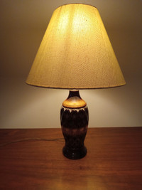 MCM MIDCENTURY MODERN CERAMIC TABLE LAMP - WORKING SMALL CHIP