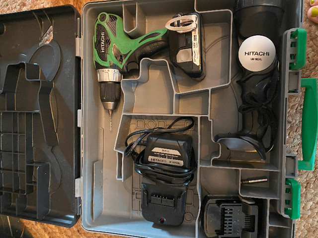 *Like New* Hitachi 18V Cordless Drill Driver Set in Power Tools in Kingston