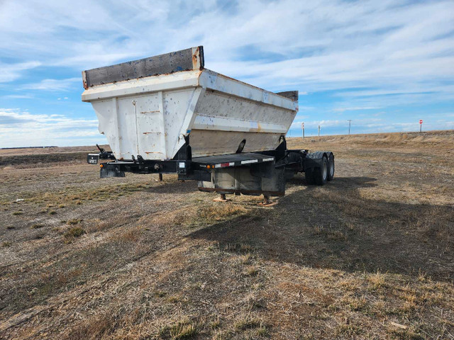 1995 ARNES TANDEM SIDE DUMP LEAD TRAILER in Heavy Trucks in Swift Current - Image 2