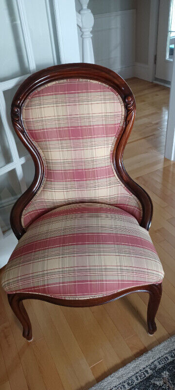 Beautiful Antique chairs in Chairs & Recliners in Charlottetown - Image 2