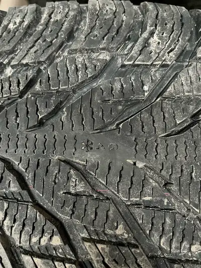 4 x Nokian Hakkapeliitta tires for sale P265/60R18