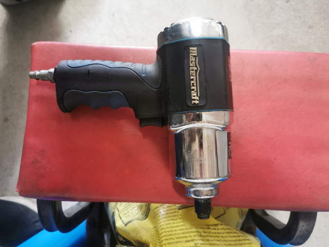 Mastercraft 1/2 Inch socket impact gun in good condition in Power Tools in Markham / York Region - Image 3
