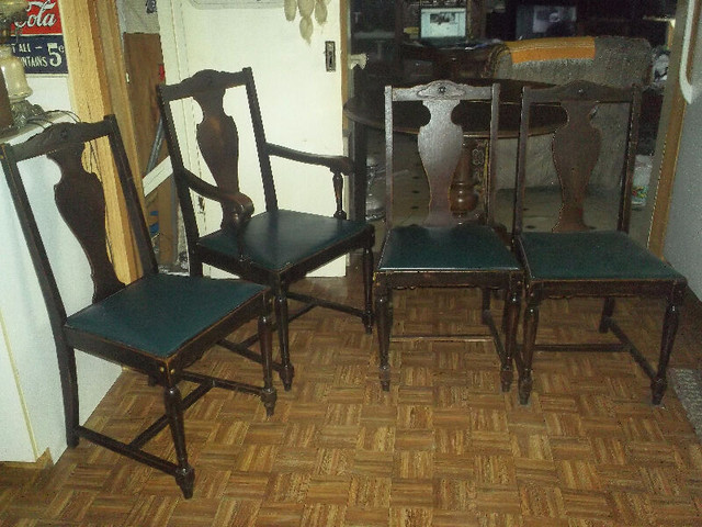 table ronde avec 4 chaise in Arts & Collectibles in Rimouski / Bas-St-Laurent - Image 2