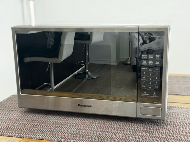 Panasonic Microwave NN-SG6565 in Microwaves & Cookers in Oakville / Halton Region - Image 3